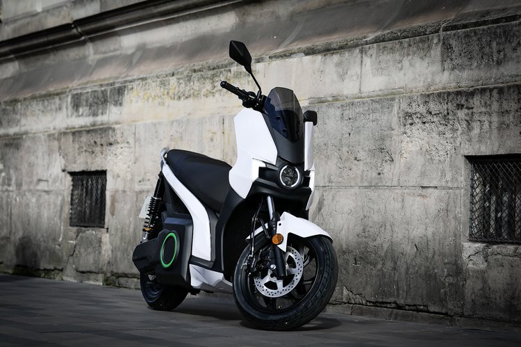 Un scooter sérieux et moderne