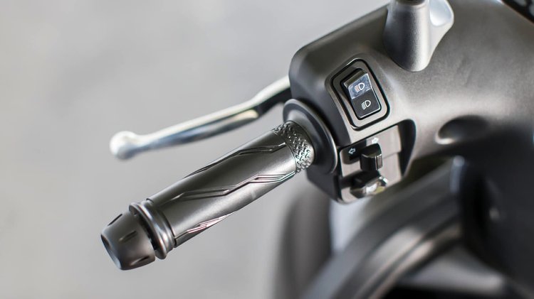 Poignées du Yamaha Neo's