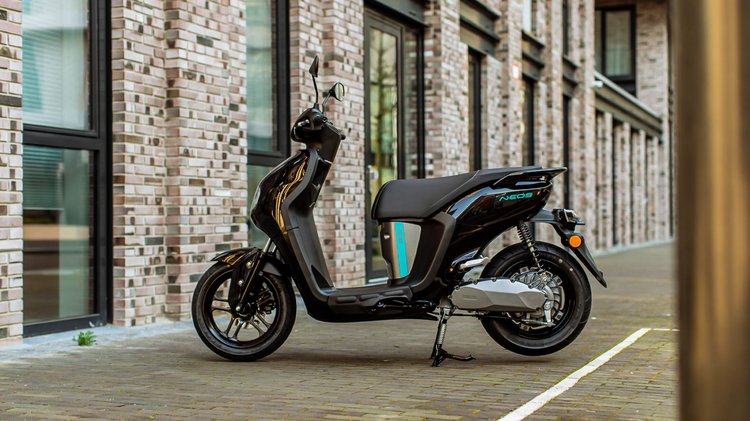 Détails bleus pour le Yamaha Neo's
