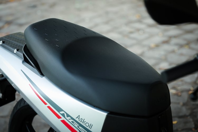 Selle du scooter électrique