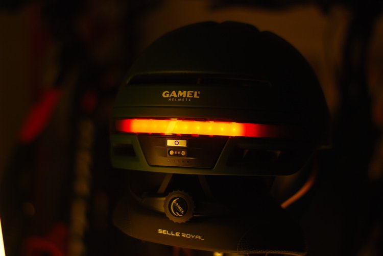 Gamel Remarquable casque clignotant