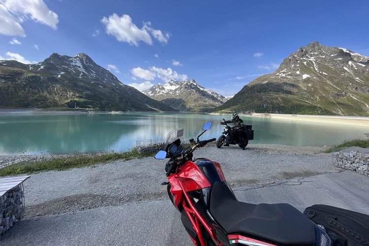 Motos électriques sur le Supertoer