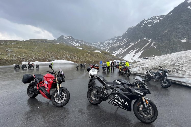 Motos électriques sur le Supertoer