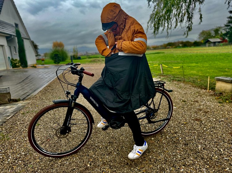 DECATHLON BTWIN PONCHO PLUIE VISIBILITE NUIT VELO VILLE 540