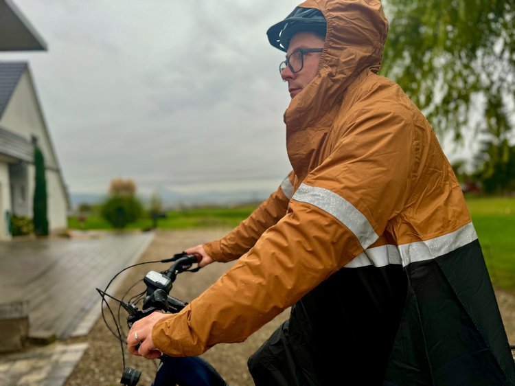 DECATHLON BTWIN PONCHO PLUIE VISIBILITE NUIT VELO VILLE 540