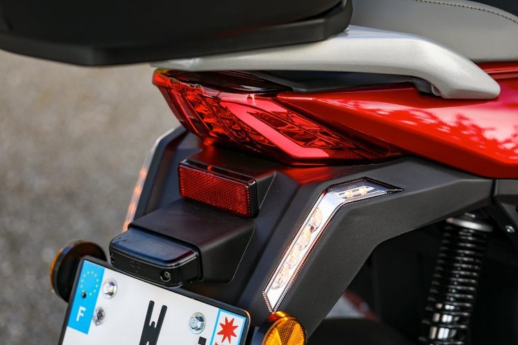 Signature lumineuse du scooter électrique