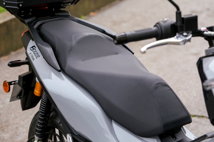 Selle large et confortable pour le scooter