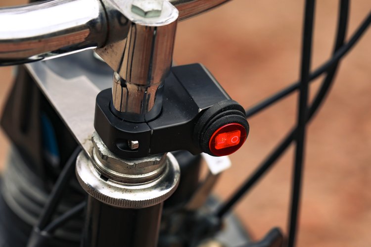 Bouton d'alimentation du NOIL Solex 3800