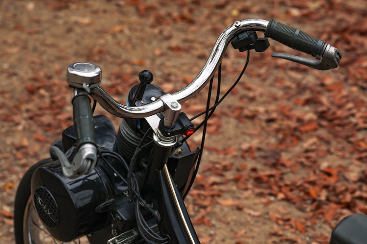 Au guidon du NOIL Solex 3800