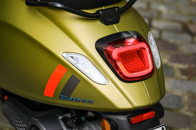 Arrière du scooter électrique 50