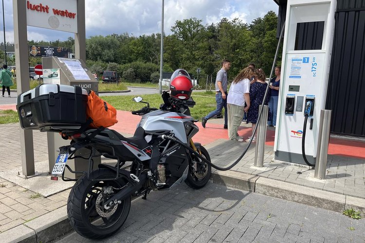 Moto électrique Energica à la Dutch 1000