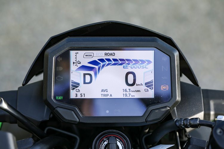 Écran de bord de la Kawasaki Z e-1