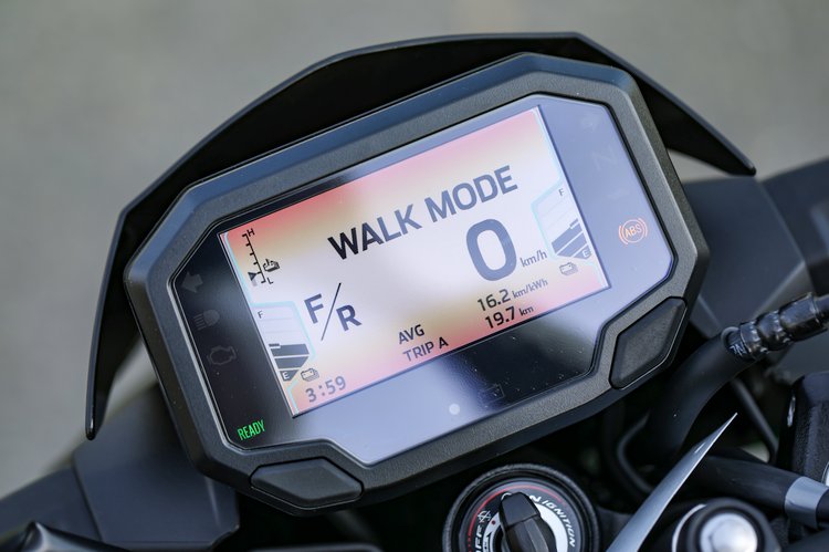 Assistance à la marche de la moto