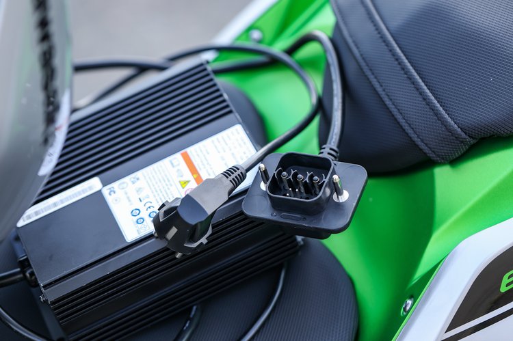 Chargeur de la Kawasaki Z e-1