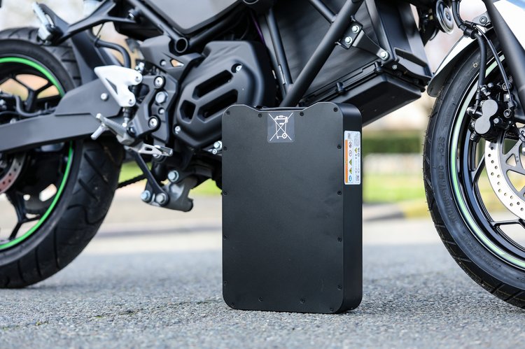 Des batteries françaises pour la Kawasaki Z e-1