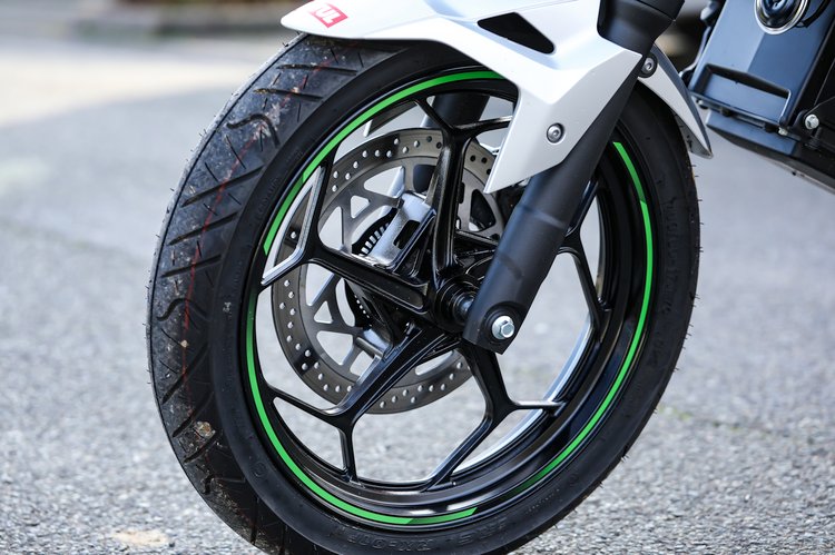 De belles jantes pour la Kawasaki Z e-1