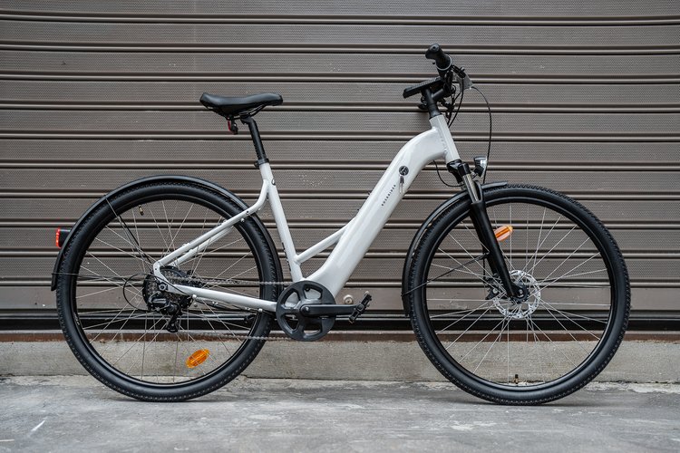 Rockrider E-ACTV 100 l'un des meilleurs vélos électrique pas cher à moins de 1000 € est chez Decathlon