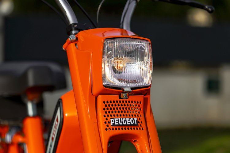 Un vrai Peugeot 103 d'époque