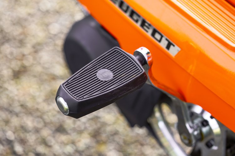 À bord du E-Peugeot 103