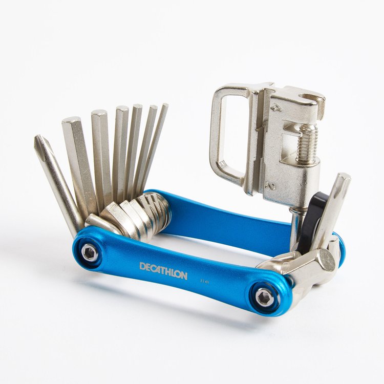 outil multitool pour réparation vélo en balade