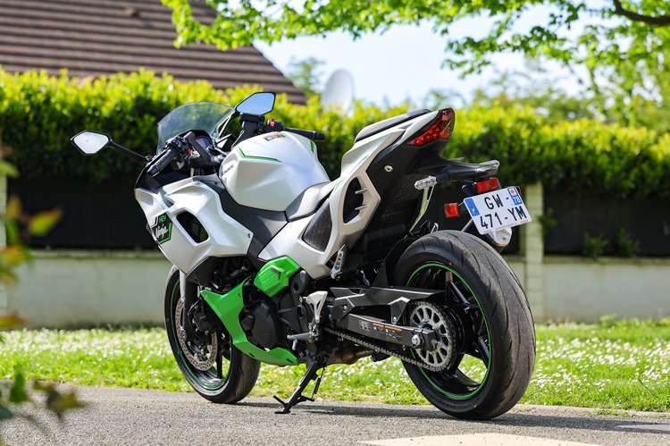 Design de la Kawasaki Ninja 7 Hybrid