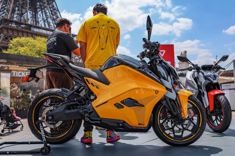 Design de la moto électrique 125