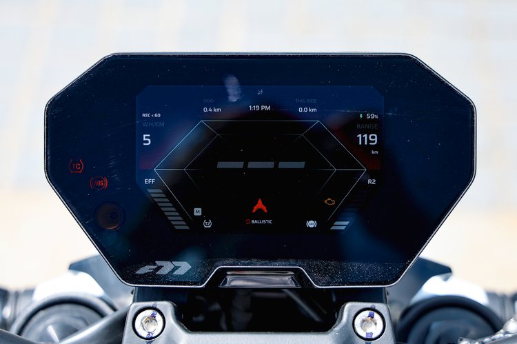 Tableau de bord de la moto électrique indienne