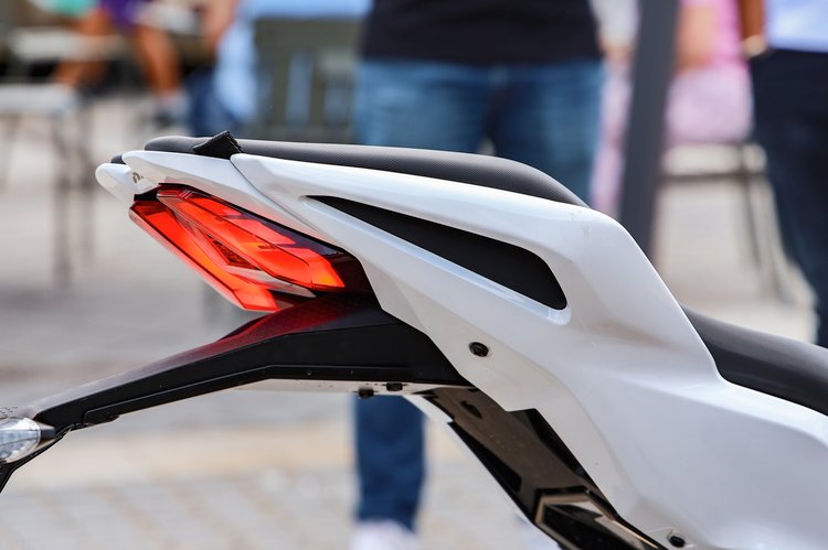Design de la moto électrique 125