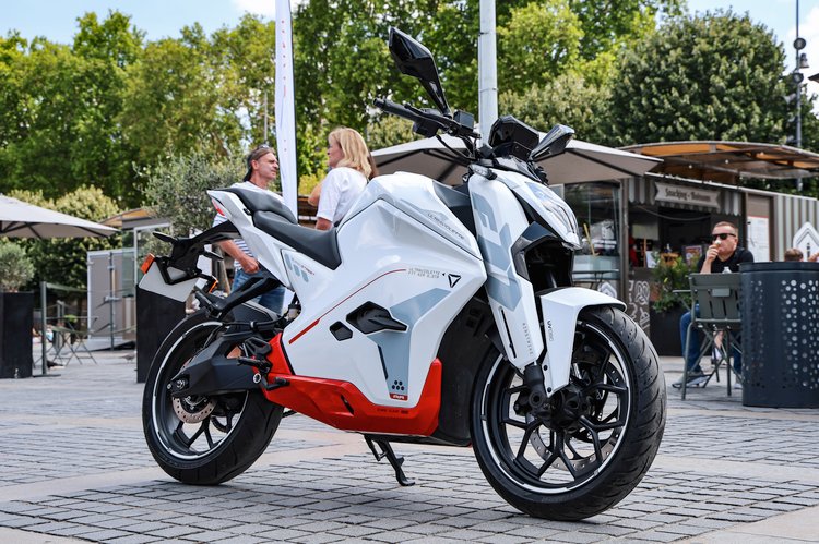 Design de la moto électrique 125