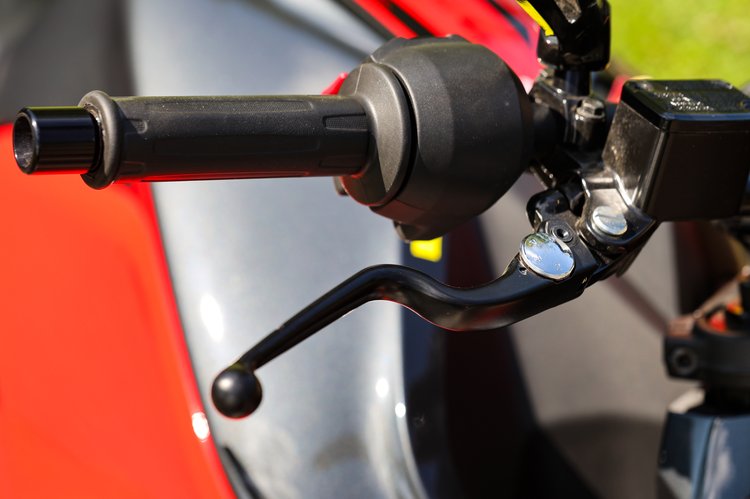 À bord de la moto électrique indienne