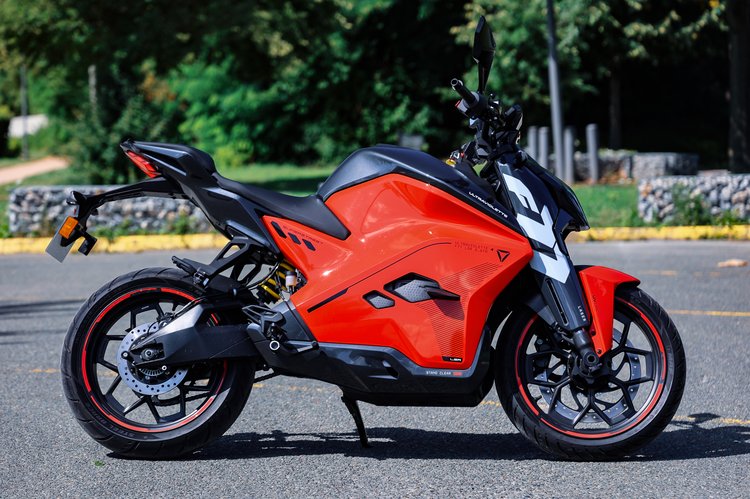 Design de l'Ultraviolette F77 SuperStreet