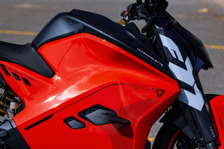 Design de l'Ultraviolette F77 SuperStreet