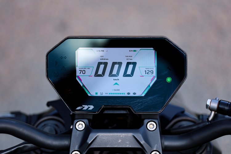 À bord de la moto électrique indienne
