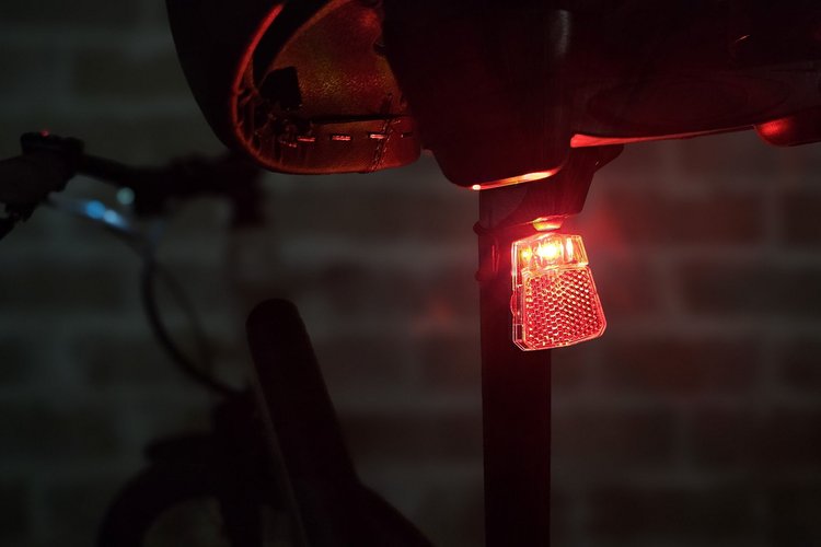 Intersport Nakamura Crossover E éclairage arrière