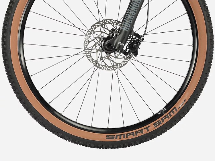 Nakamura E-Summit 960 freins pneus