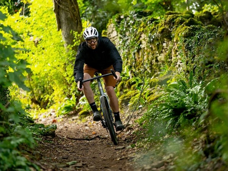 Marin Lombard E gravel électrique Bosch SX sur route et chemin