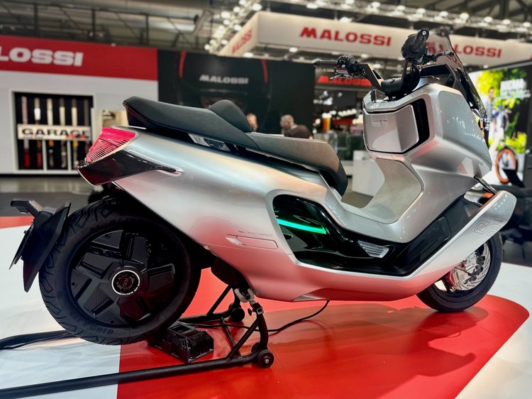 NIU Concept 06, scooter électrique 125 cm³ sur le stand NIU à l’EICMA 2025