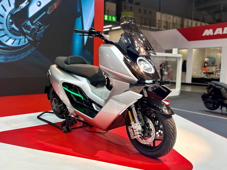 NIU Concept 06, scooter électrique 125 cm³ sur le stand NIU à l’EICMA 2025