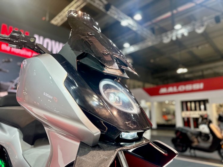NIU Concept 06, scooter électrique 125 cm³ sur le stand NIU à l’EICMA 2025