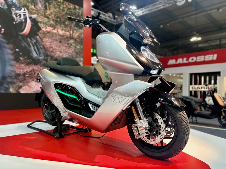 NIU Concept 06, scooter électrique 125 cm³ sur le stand NIU à l’EICMA 2025