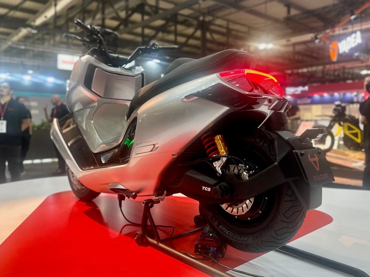 NIU Concept 06, scooter électrique 125 cm³ sur le stand NIU à l’EICMA 2025