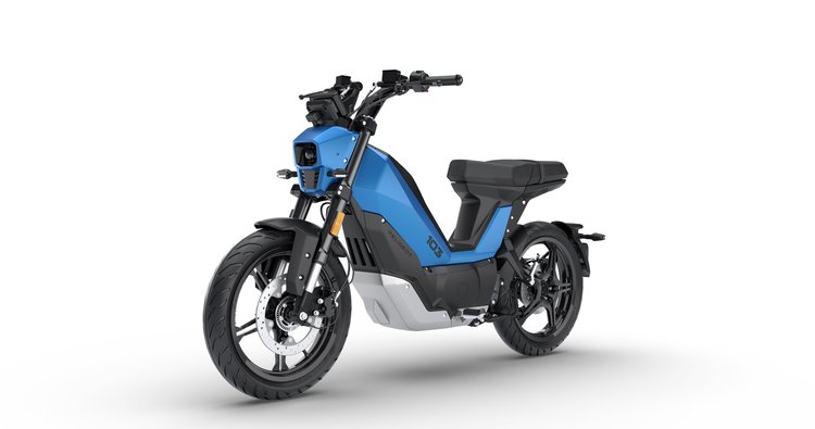 Peugeot 103 électrique, mob culte des années 80 revisitée sur le stand Peugeot à l’EICMA 2025