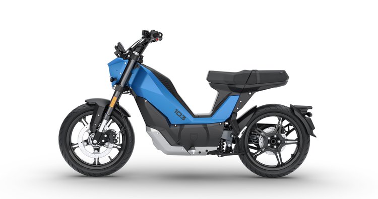 Peugeot 103 électrique, mob culte des années 80 revisitée sur le stand Peugeot à l’EICMA 2025