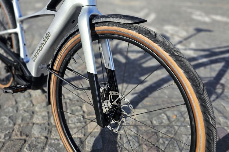Cannondale FlyingV fourche pneu