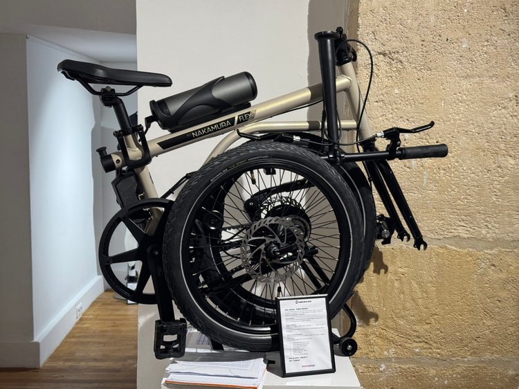 Vélo électrique pliant Nakamura Flexy Boost d’Intersport, compact et fabriqué en France
