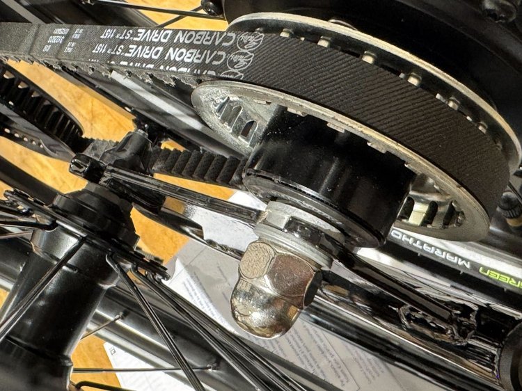 Vélo électrique pliant Nakamura Flexy Boost d’Intersport, compact et fabriqué en France