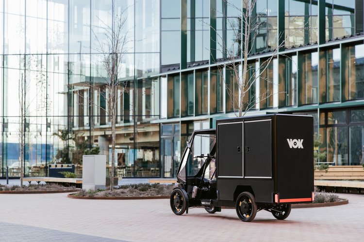 Vélo cargo électrique Vok Bikes quatre roues pour logistique urbaine professionnelle