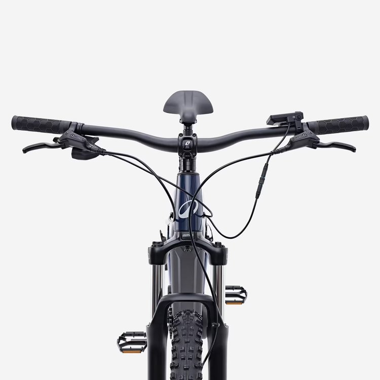 VTT électrique Rockrider E-EXPL 140 de Decathlon en randonnée tout-terrain