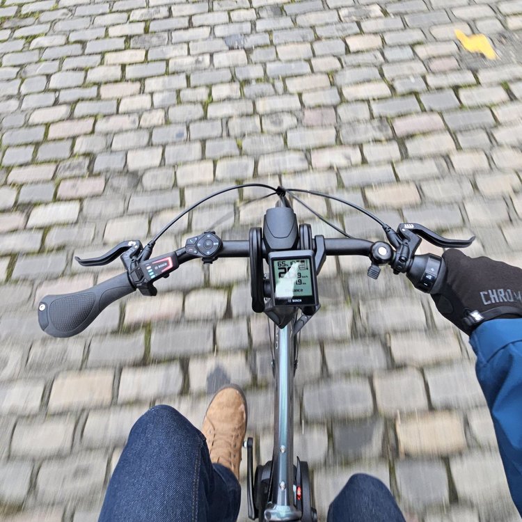 Tern Vektron conduite pavés