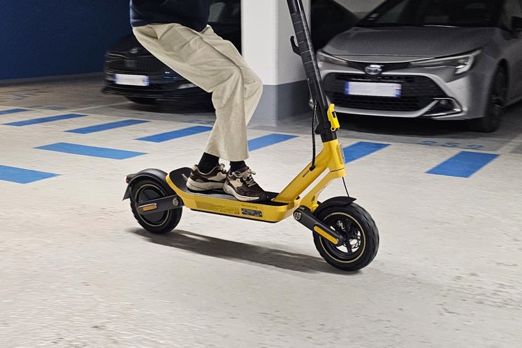 Xiaomi Electric Scooter 6 Ultra conduite